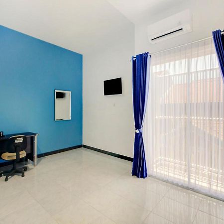 Oyo Life 3987 Kost Aditya 泗水 外观 照片