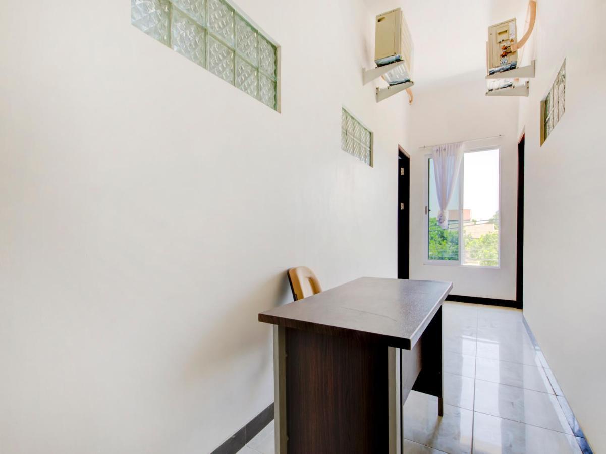 Oyo Life 3987 Kost Aditya 泗水 外观 照片