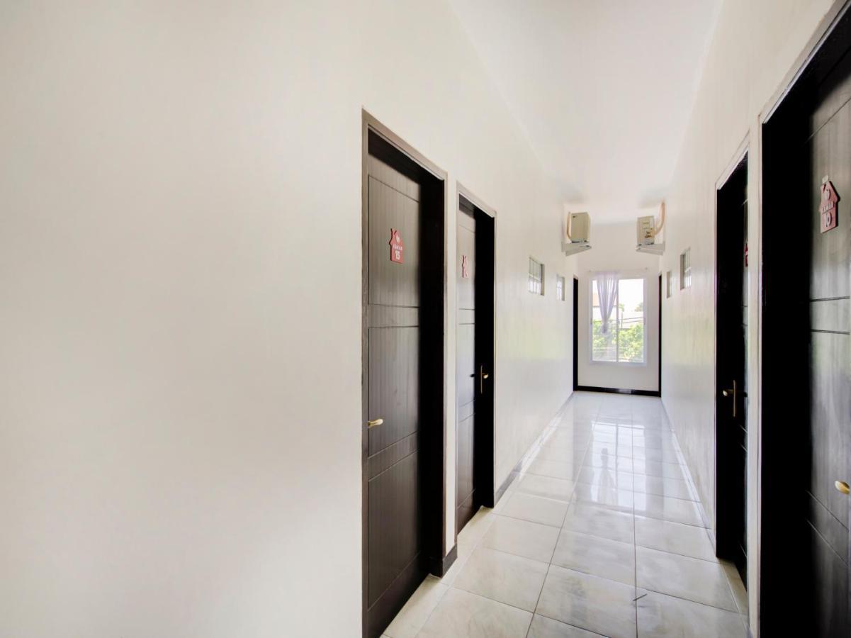 Oyo Life 3987 Kost Aditya 泗水 外观 照片