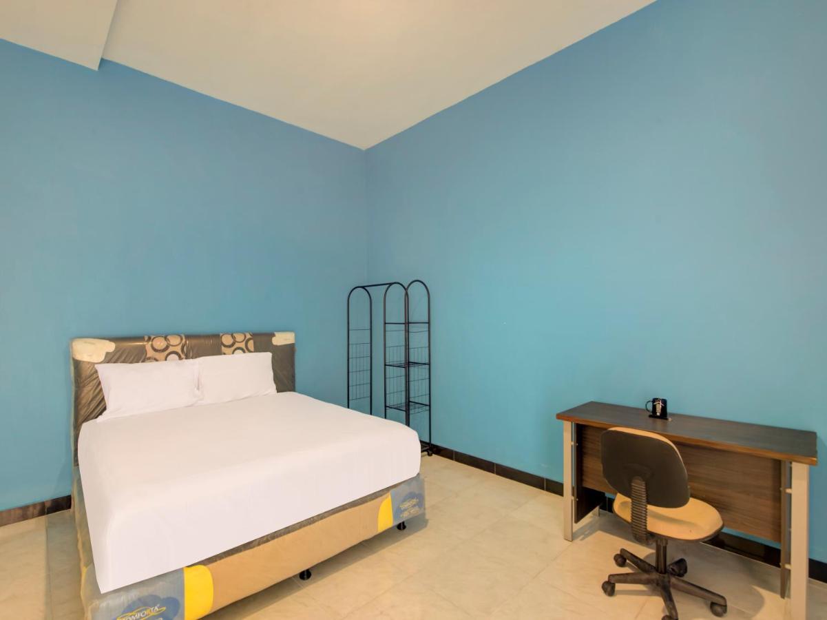 Oyo Life 3987 Kost Aditya 泗水 外观 照片
