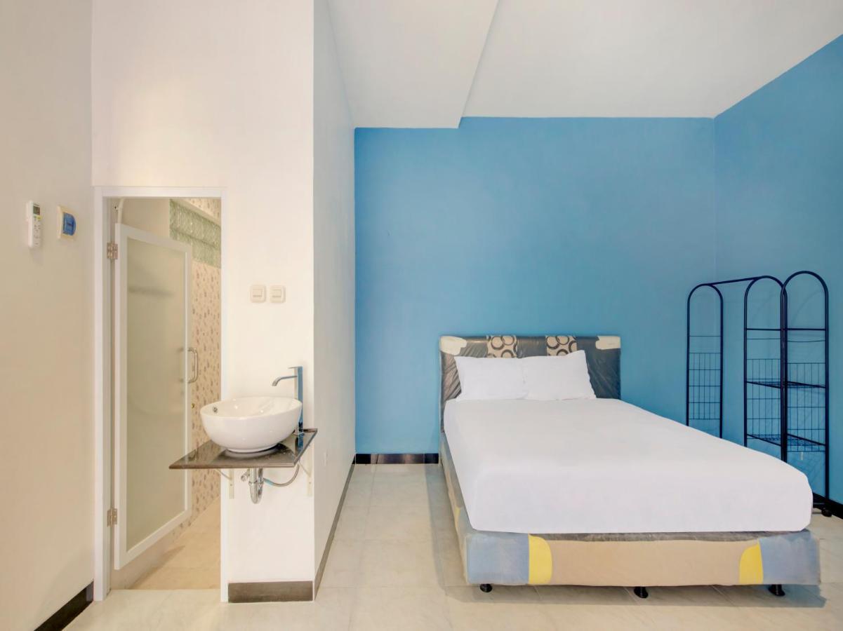 Oyo Life 3987 Kost Aditya 泗水 外观 照片