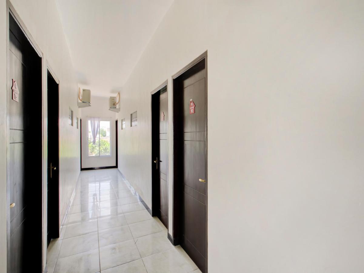 Oyo Life 3987 Kost Aditya 泗水 外观 照片