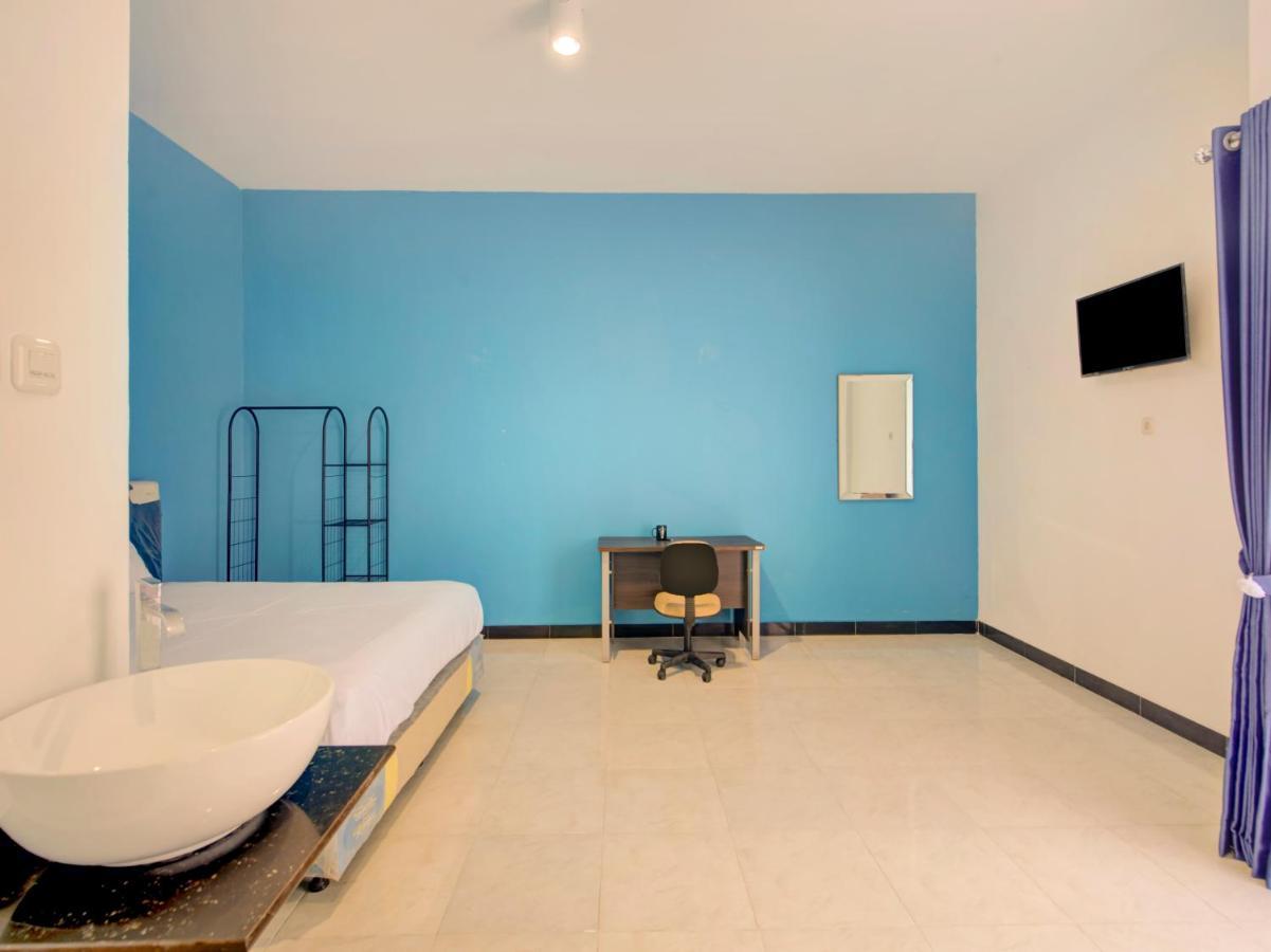 Oyo Life 3987 Kost Aditya 泗水 外观 照片