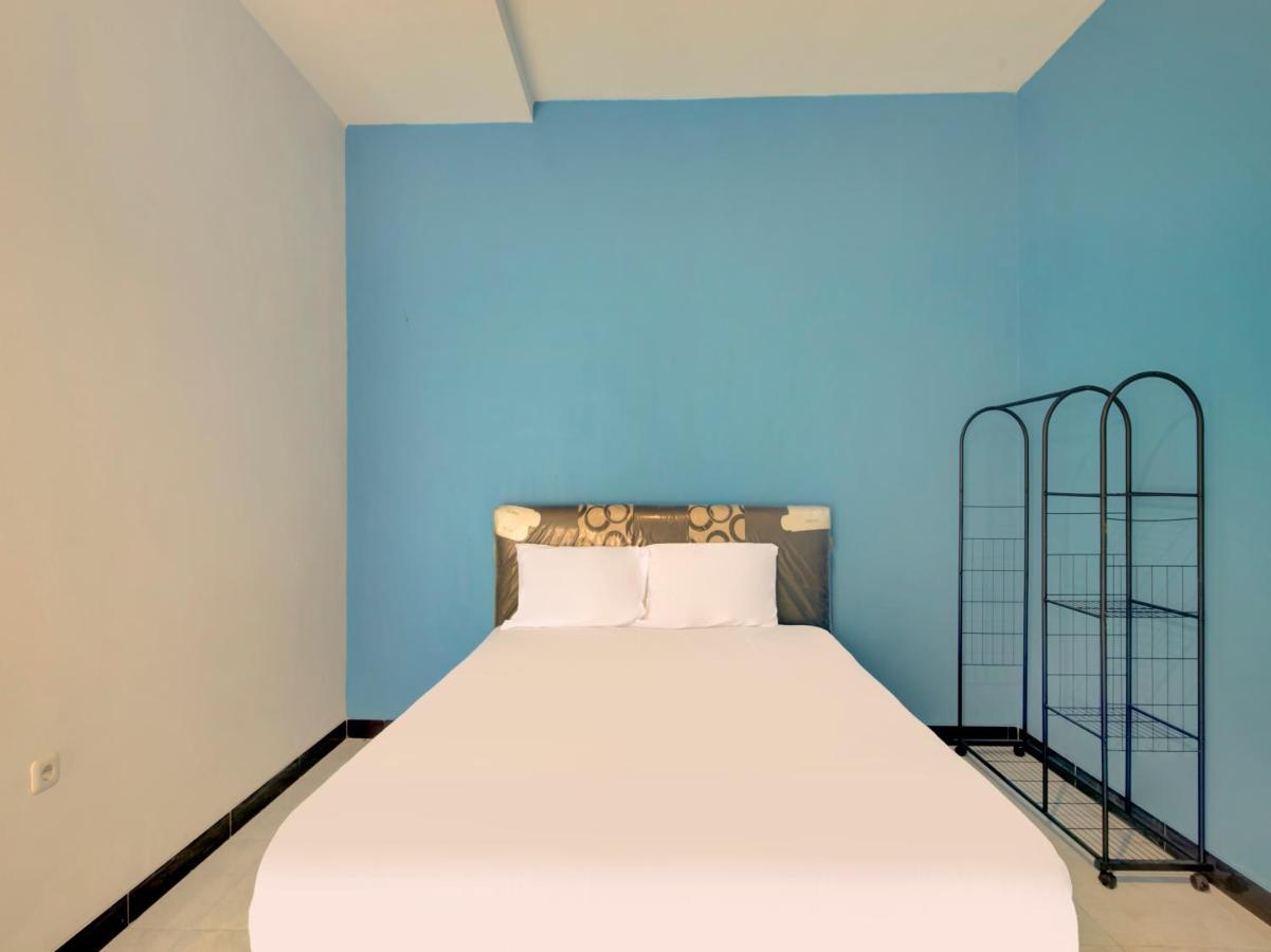 Oyo Life 3987 Kost Aditya 泗水 外观 照片