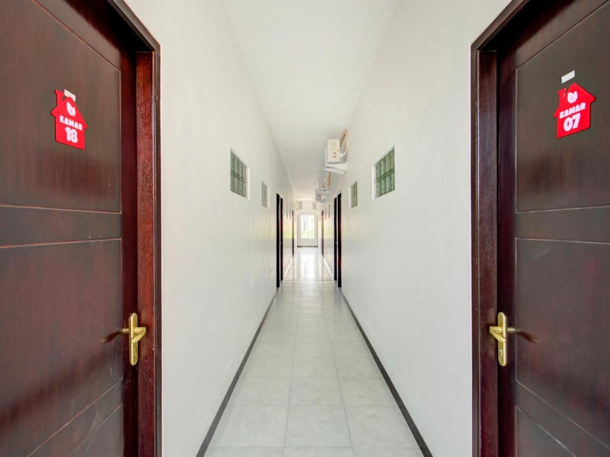 Oyo Life 3987 Kost Aditya 泗水 外观 照片
