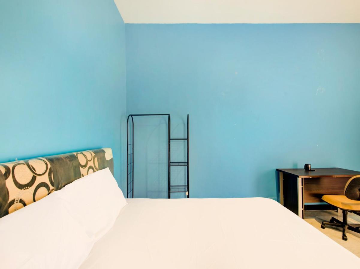 Oyo Life 3987 Kost Aditya 泗水 外观 照片
